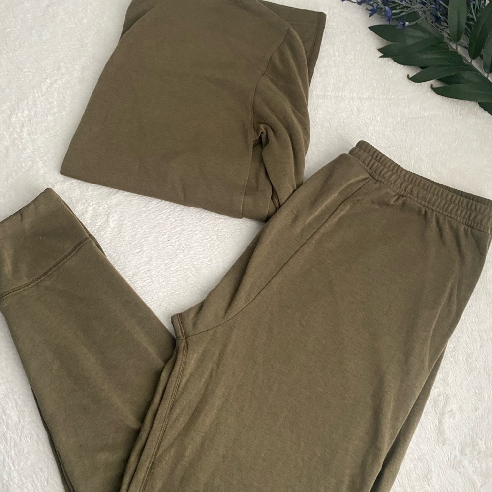Cabela's Khaki Apparel set